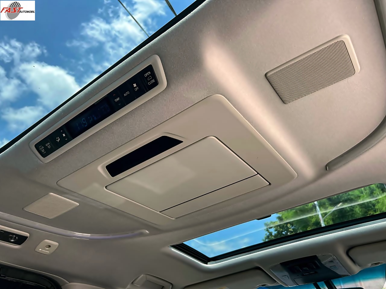 30 TOYOTA VELLFIRE ZG PREMSOUND 2015 KM.78RB GREY B 2450 STQ