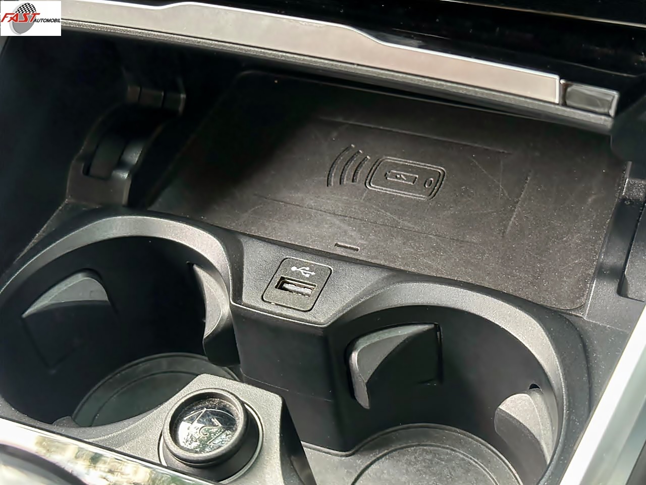 31 BMW 320i 2021 PUTIH B 1945 VO