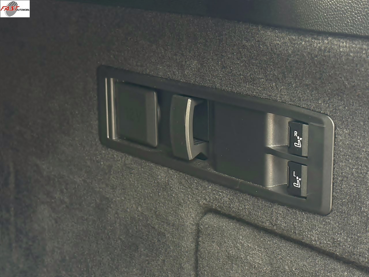 31 BMW iX xDrive40 Sport 2023 HITAM KM.31RB B 8888 JFR