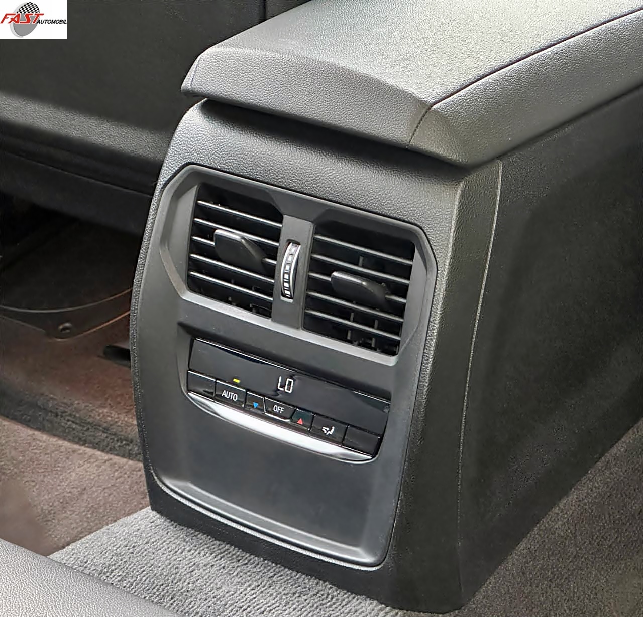 32 BMW 320i 2021 PUTIH B 1945 VO