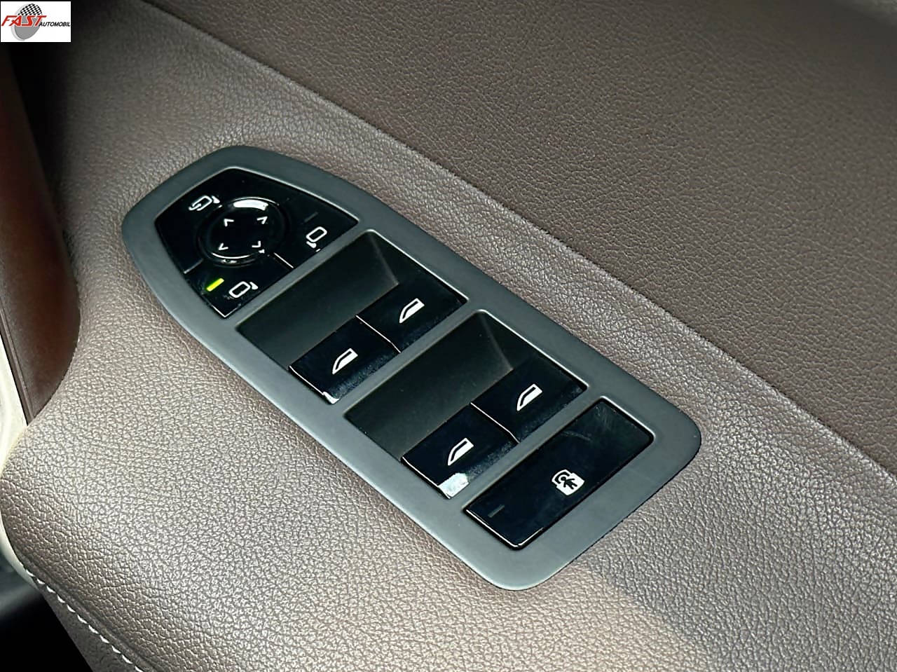 33 BMW iX xDrive40 Sport 2023 HITAM KM.31RB B 8888 JFR