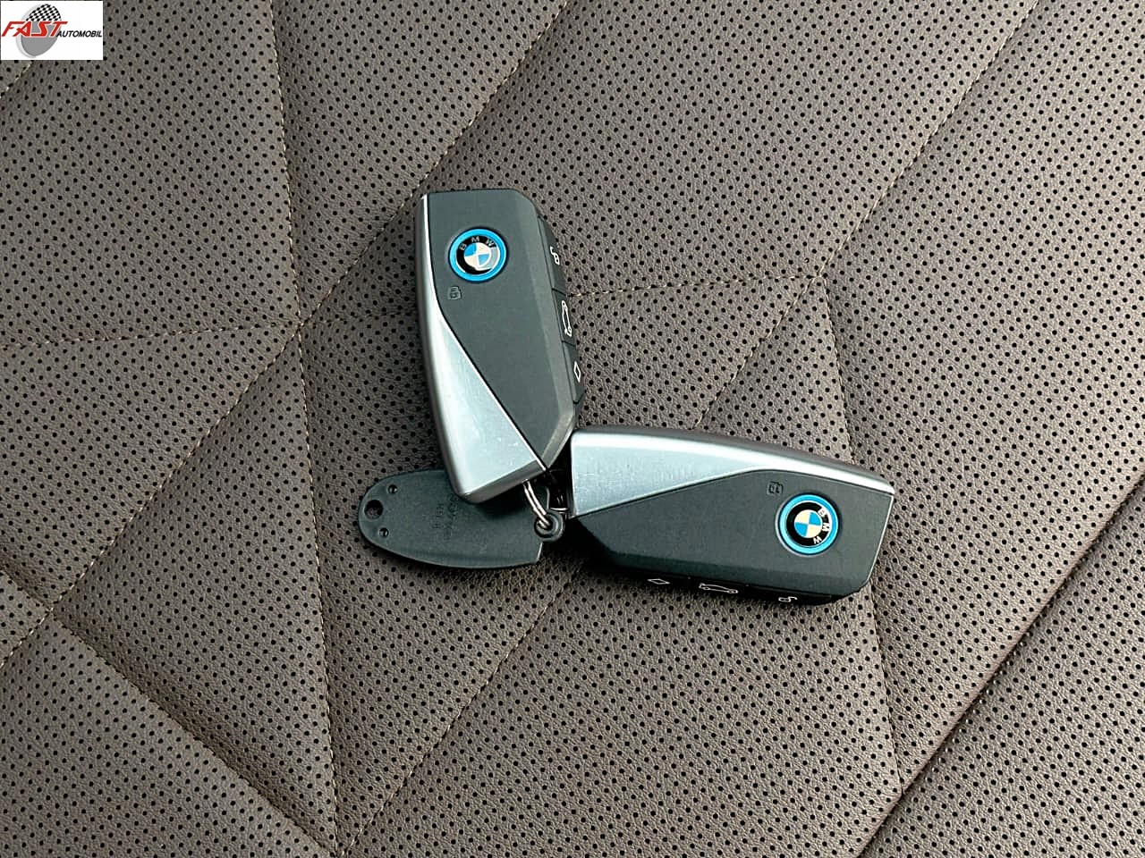 36 BMW iX xDrive40 Sport 2023 HITAM KM.31RB B 8888 JFR