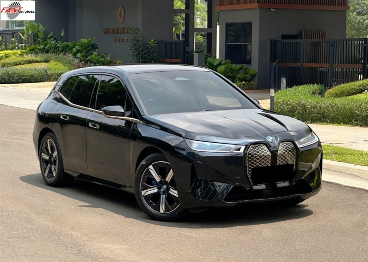 4 BMW iX xDrive40 Sport 2023 HITAM KM.31RB B 8888 JFR