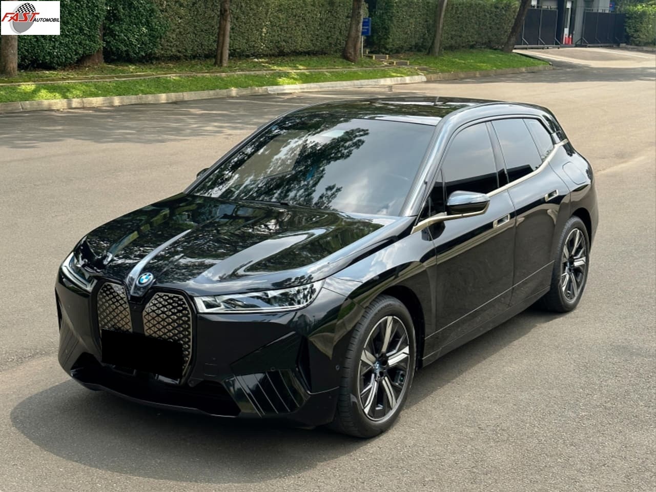 5 BMW iX xDrive40 Sport 2023 HITAM KM.31RB B 8888 JFR