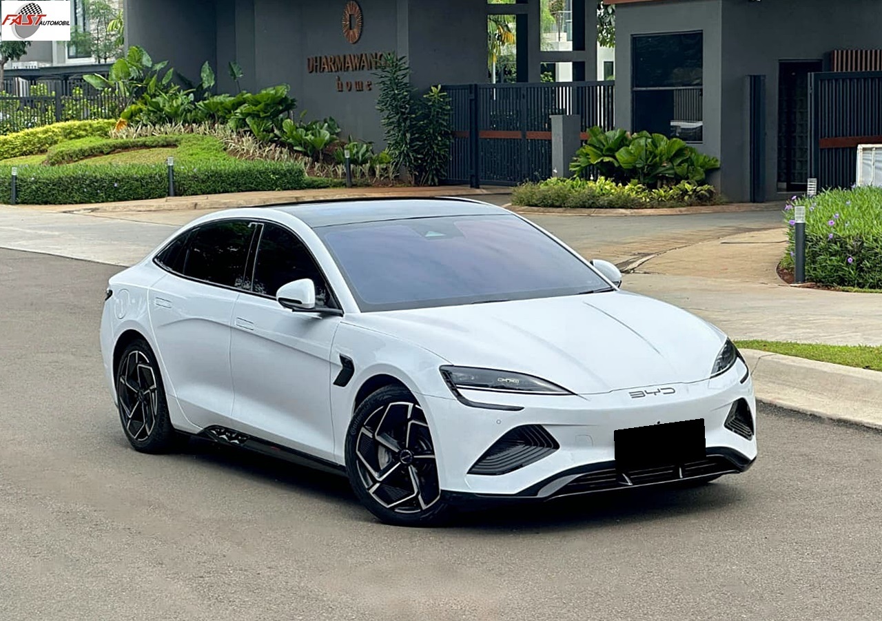 5 BYD Seal Performance 2024 putih F 18 YY
