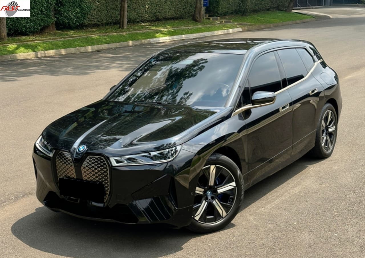 6 BMW iX xDrive40 Sport 2023 HITAM KM.31RB B 8888 JFR