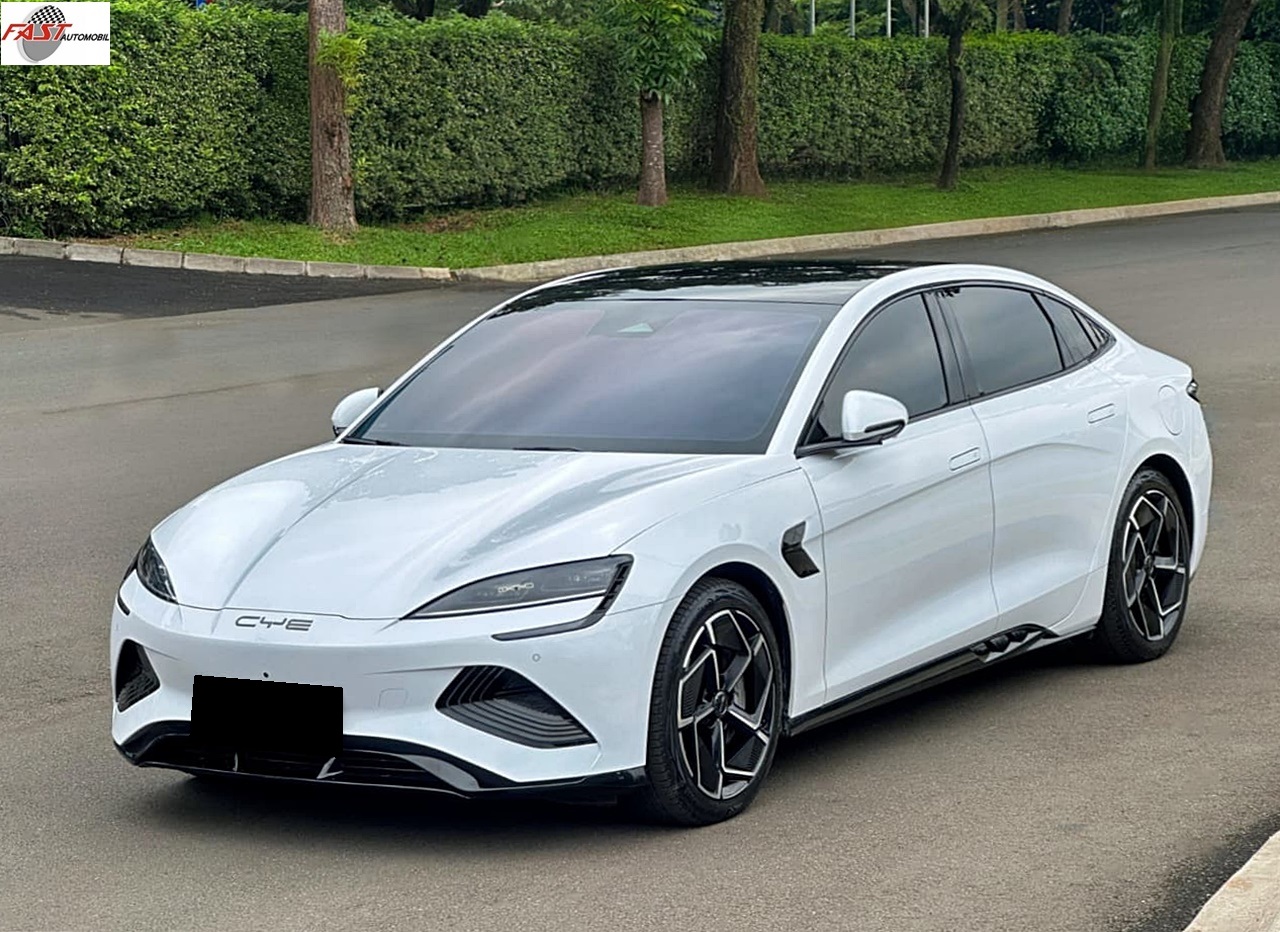 6 BYD Seal Performance 2024 putih F 18 YY