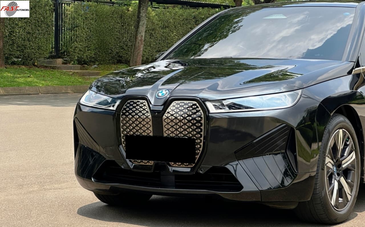7 BMW iX xDrive40 Sport 2023 HITAM KM.31RB B 8888 JFR