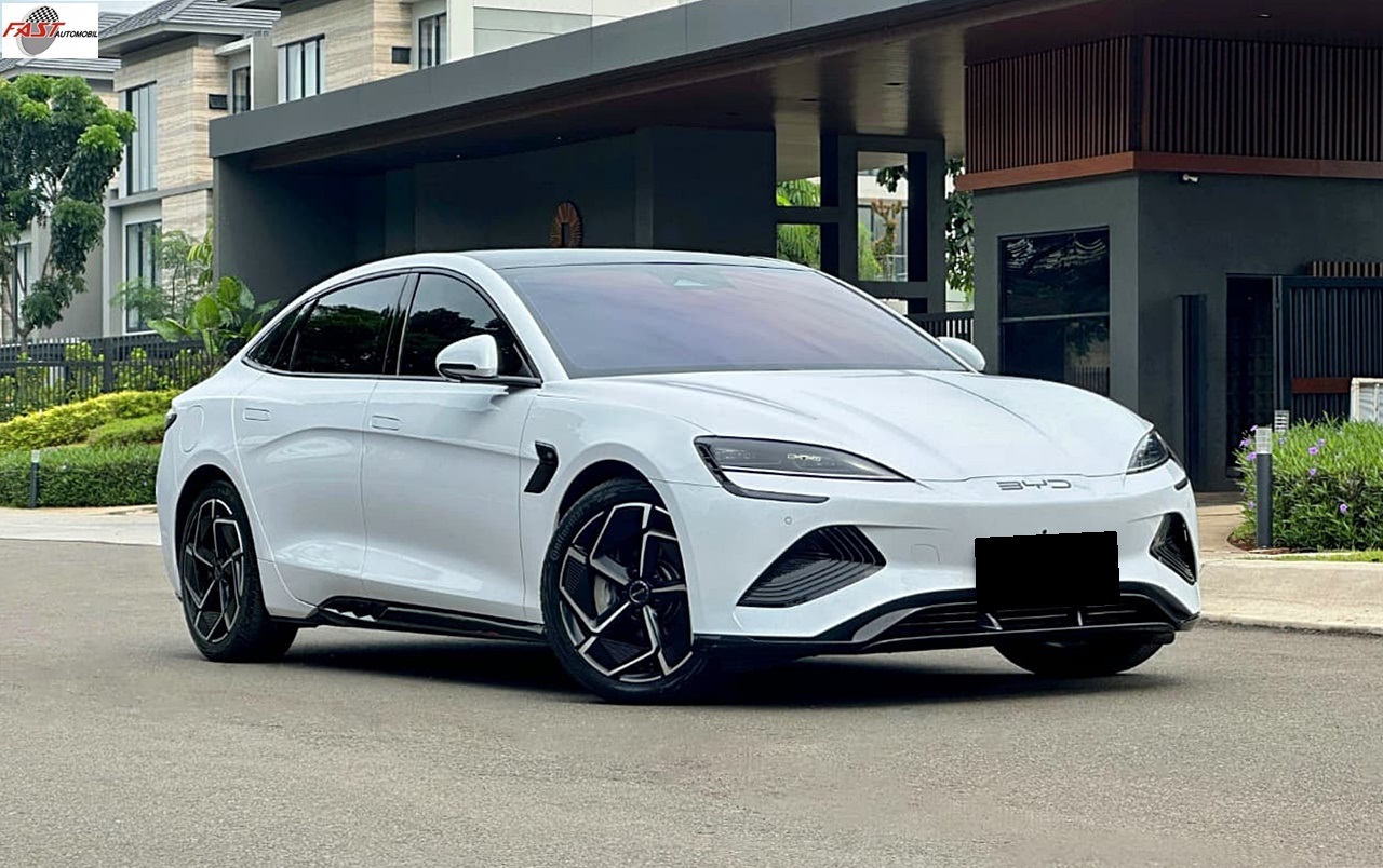 7 BYD Seal Performance 2024 putih F 18 YY