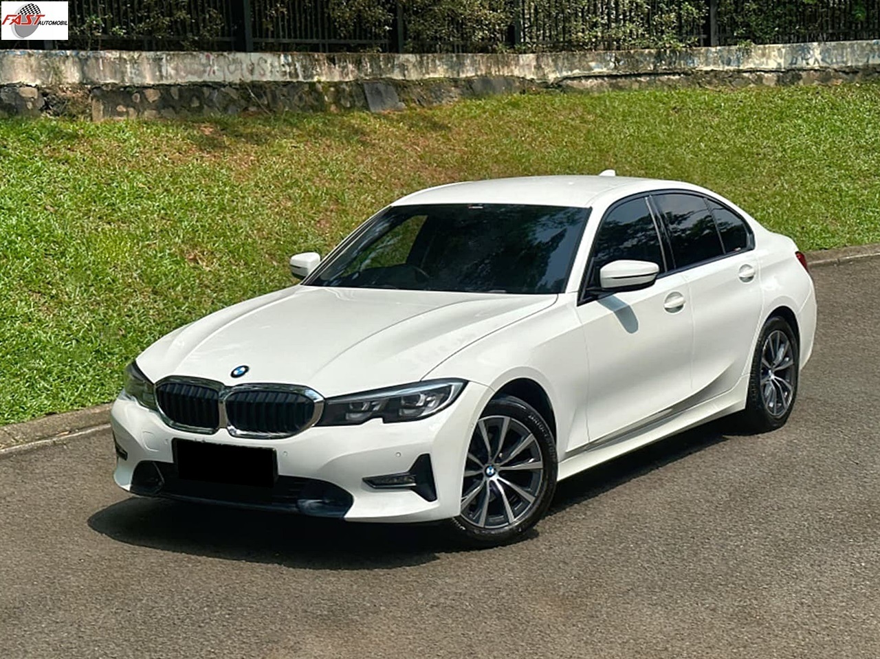 8 BMW 320i 2021 PUTIH B 1945 VO