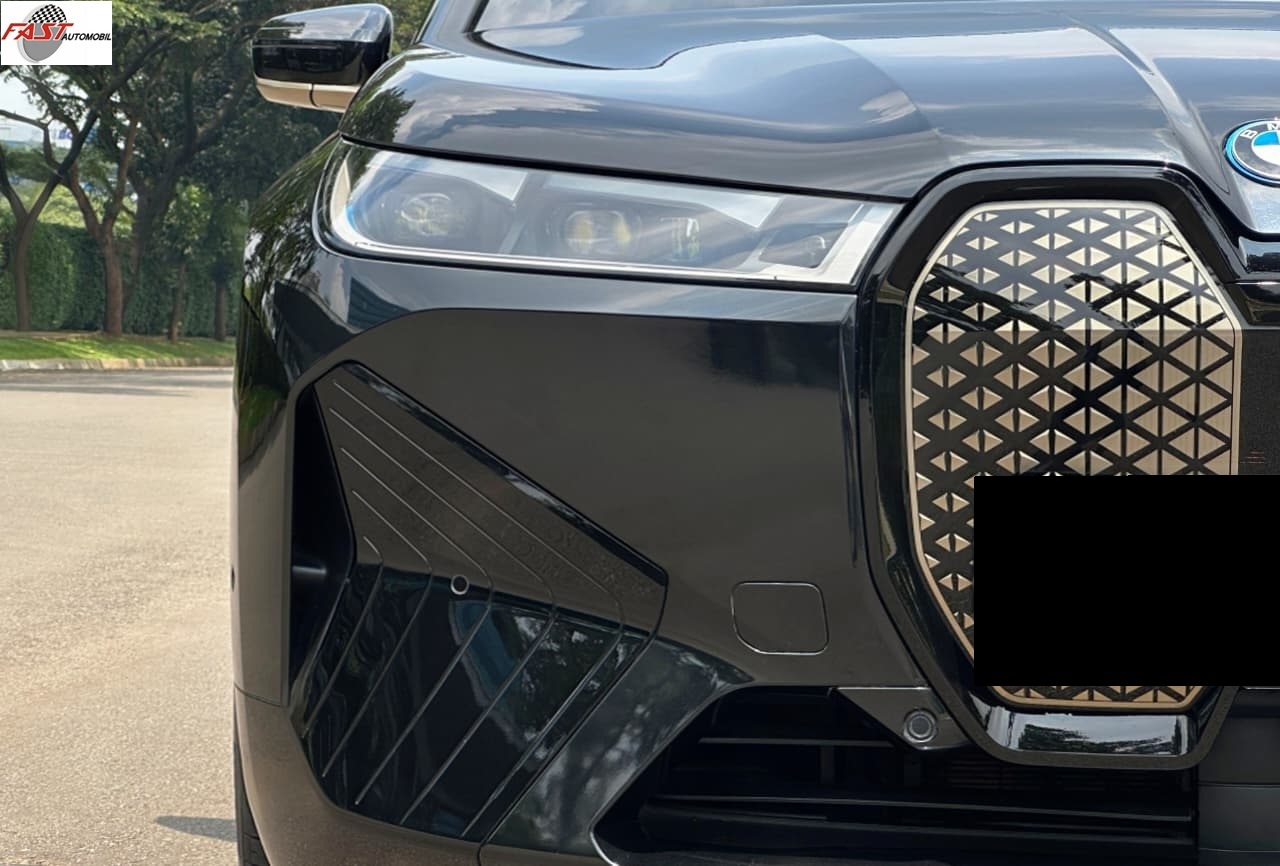 8 BMW iX xDrive40 Sport 2023 HITAM KM.31RB B 8888 JFR