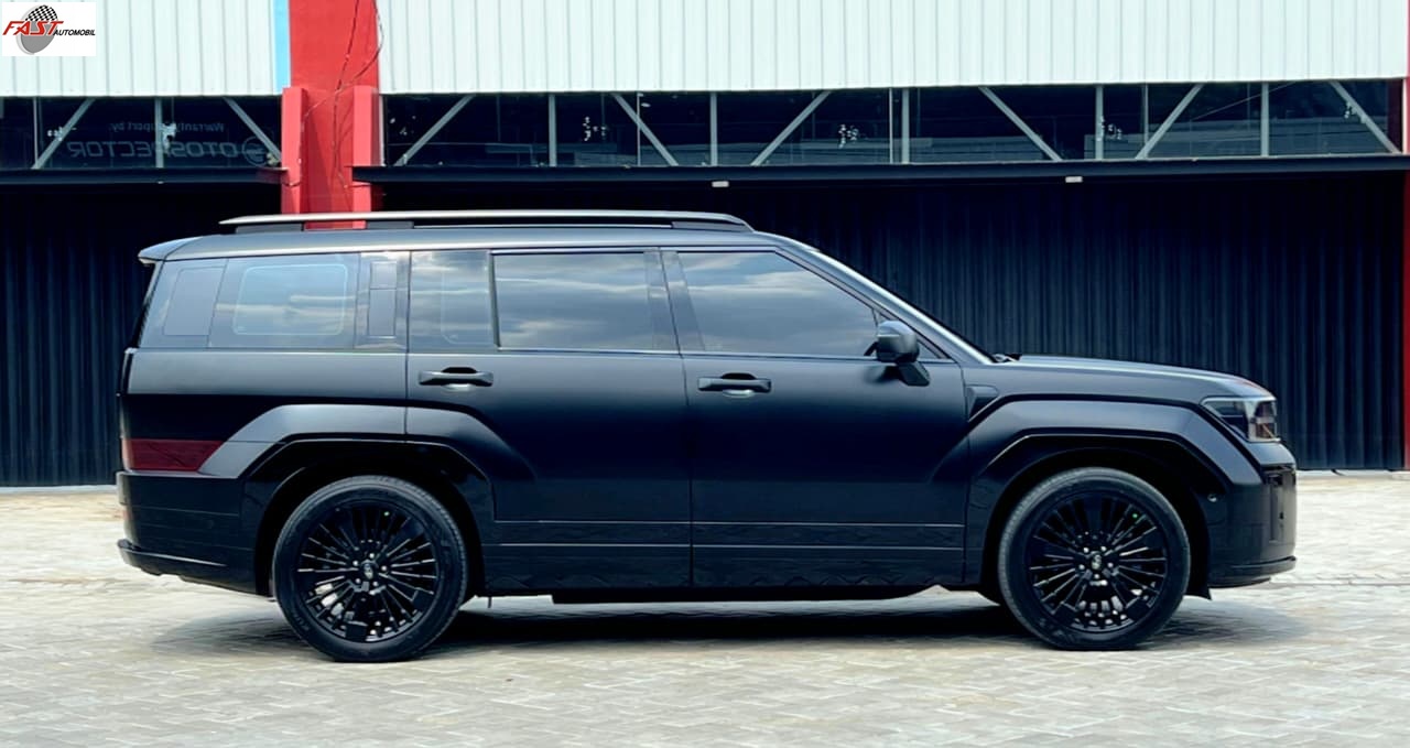 8 HYUNDAI SANTA FE HYBRID CALLIGRAPHY 2024 KM.21RB HITAM B 1985 WCS