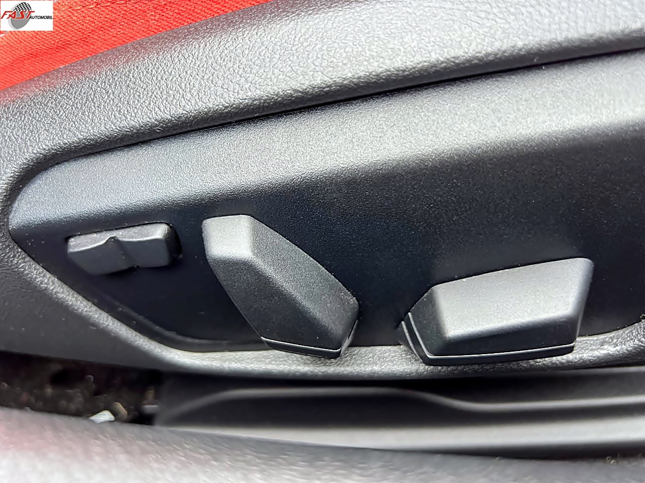 BMW Z4 PUTIH KM.4RB B 1813 KDZ 32