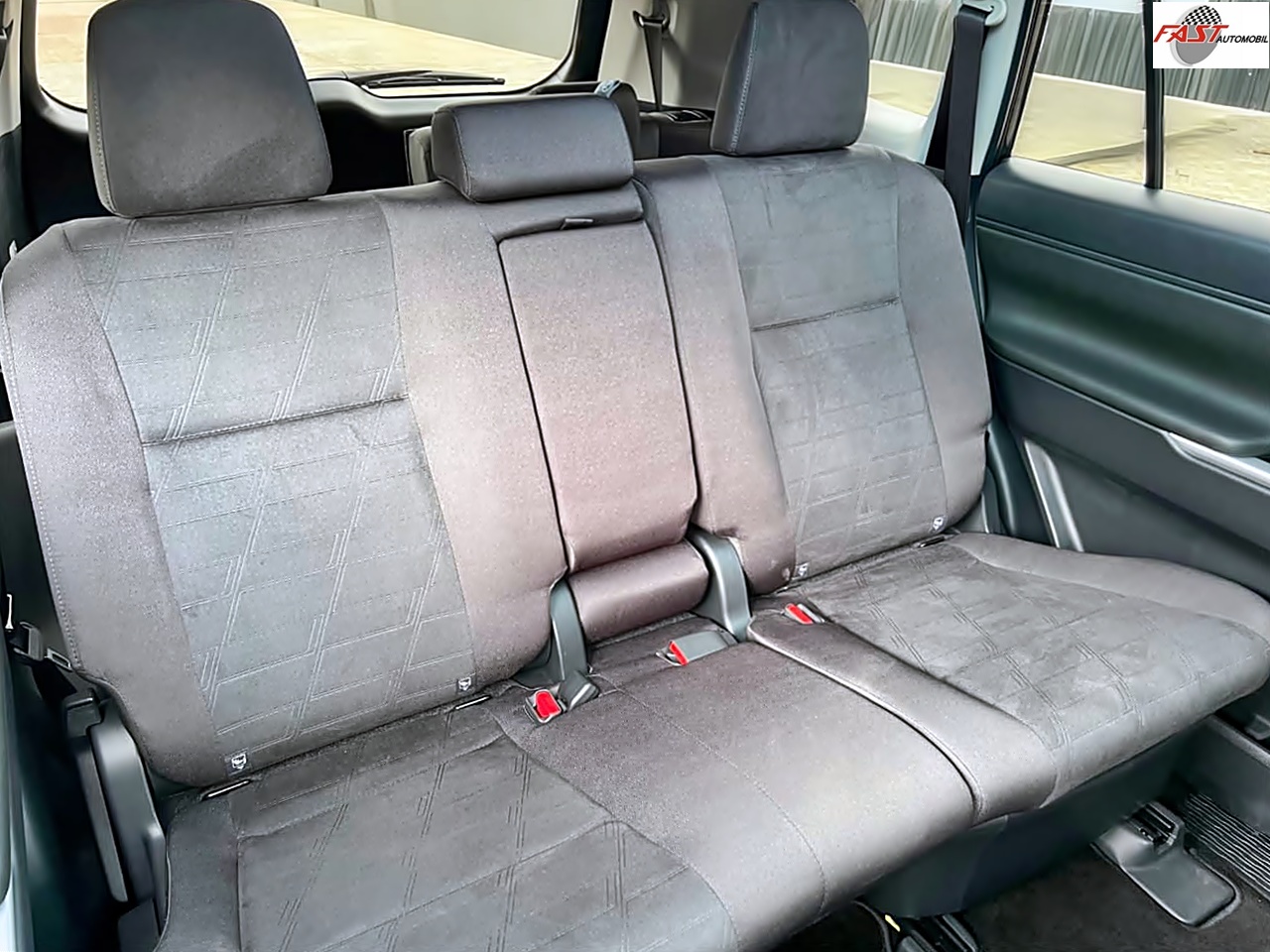 TOYOTA INNOVA ZENIX V HYBRID MODELLISTA 2025 PUTIH KM 7RB B 811 DAN 16