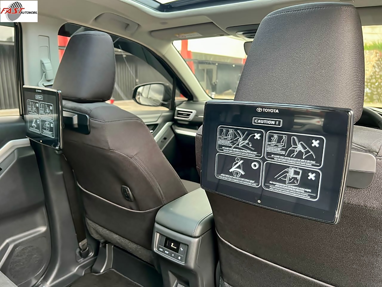 TOYOTA INNOVA ZENIX V HYBRID MODELLISTA 2025 PUTIH KM 7RB B 811 DAN 17