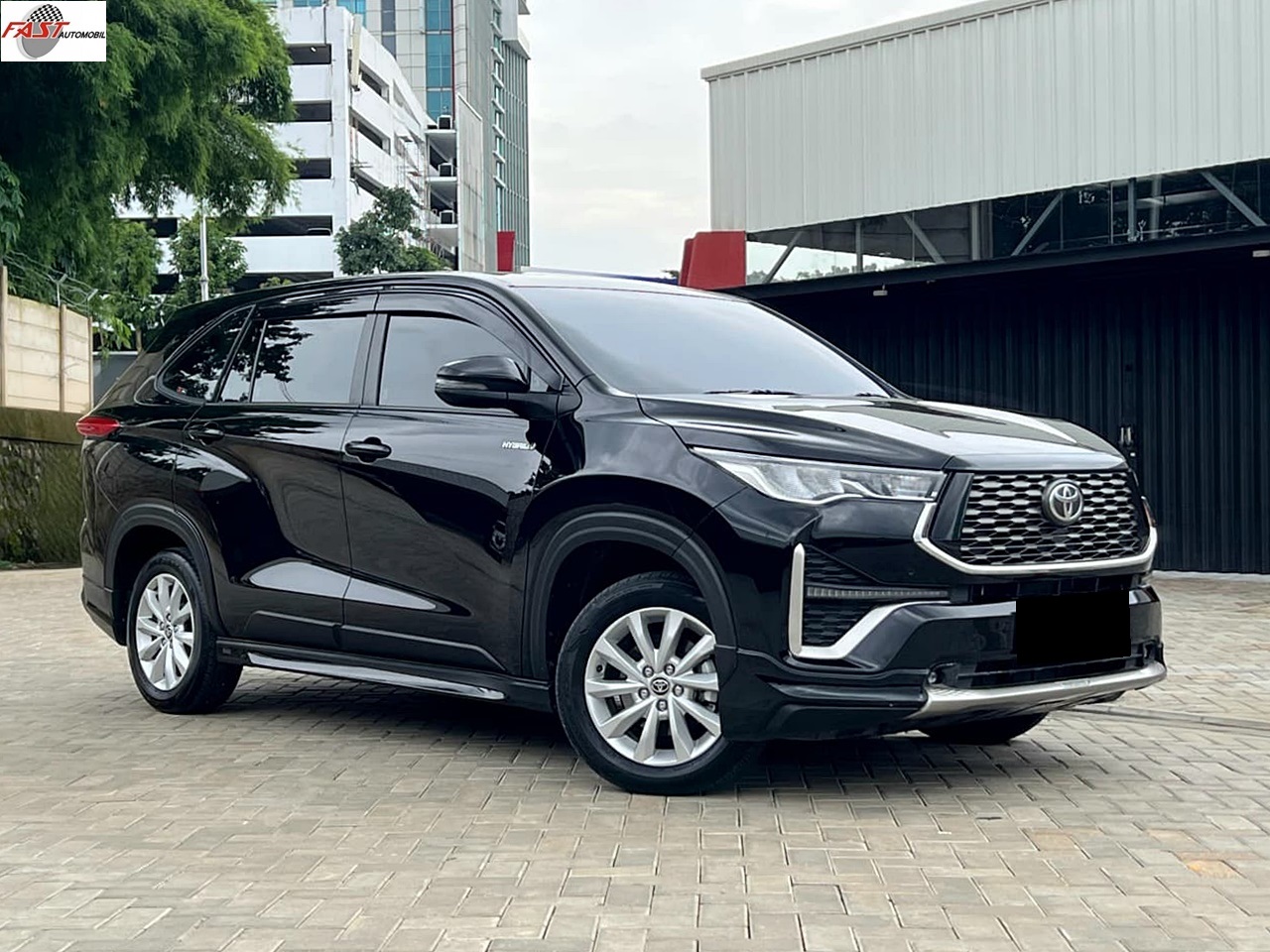 TOYOTA INNOVA ZENIX V HYBRID MODELLISTA 2025 PUTIH KM 7RB B 811 DAN 2