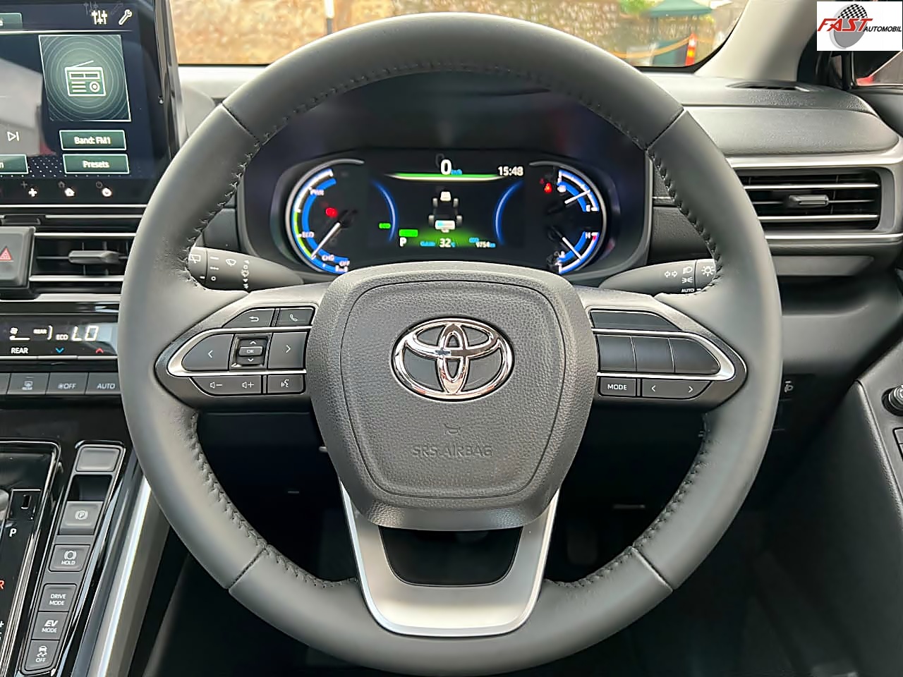 TOYOTA INNOVA ZENIX V HYBRID MODELLISTA 2025 PUTIH KM 7RB B 811 DAN 20