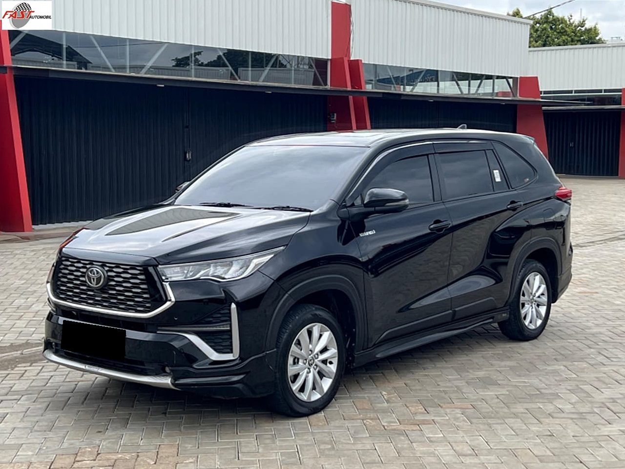 TOYOTA INNOVA ZENIX V HYBRID MODELLISTA 2025 PUTIH KM 7RB B 811 DAN 3