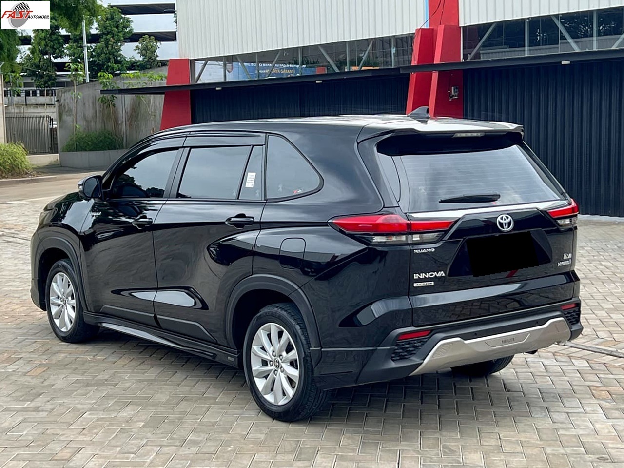 TOYOTA INNOVA ZENIX V HYBRID MODELLISTA 2025 PUTIH KM 7RB B 811 DAN 9