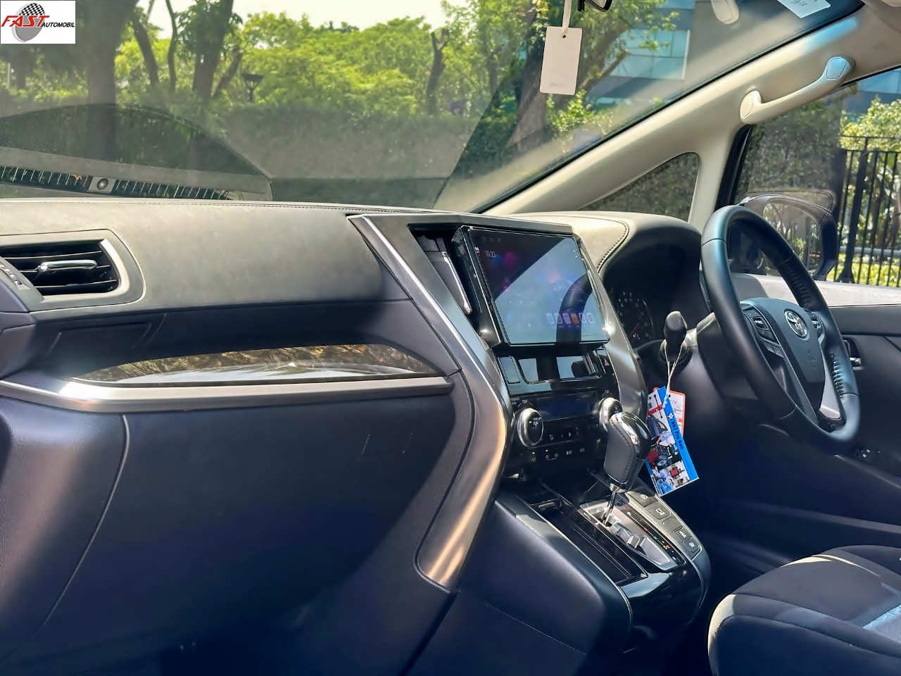 TOYOTA VELLFIRE Z 2015 HITAM KM 86RB L 1608 AAH 18