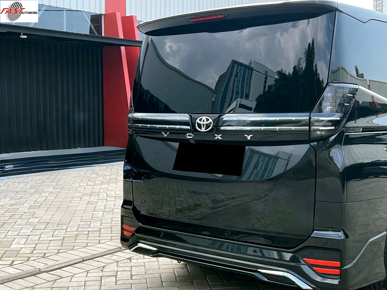 TOYOTA VOXY 2022 HITAM KM 52RB B 1670 NIQ 10