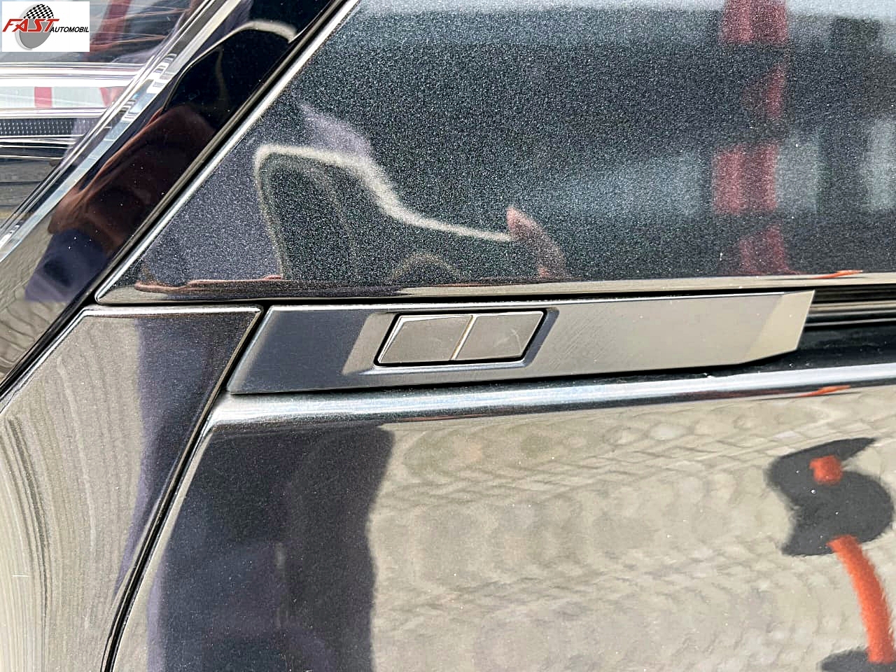 TOYOTA VOXY 2022 HITAM KM 52RB B 1670 NIQ 11A