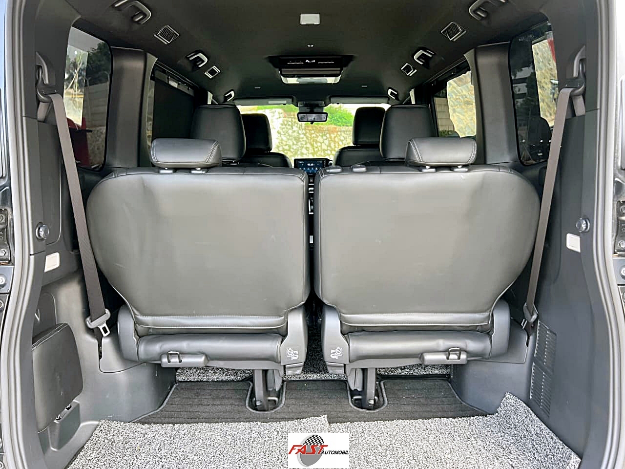 TOYOTA VOXY 2022 HITAM KM 52RB B 1670 NIQ 14