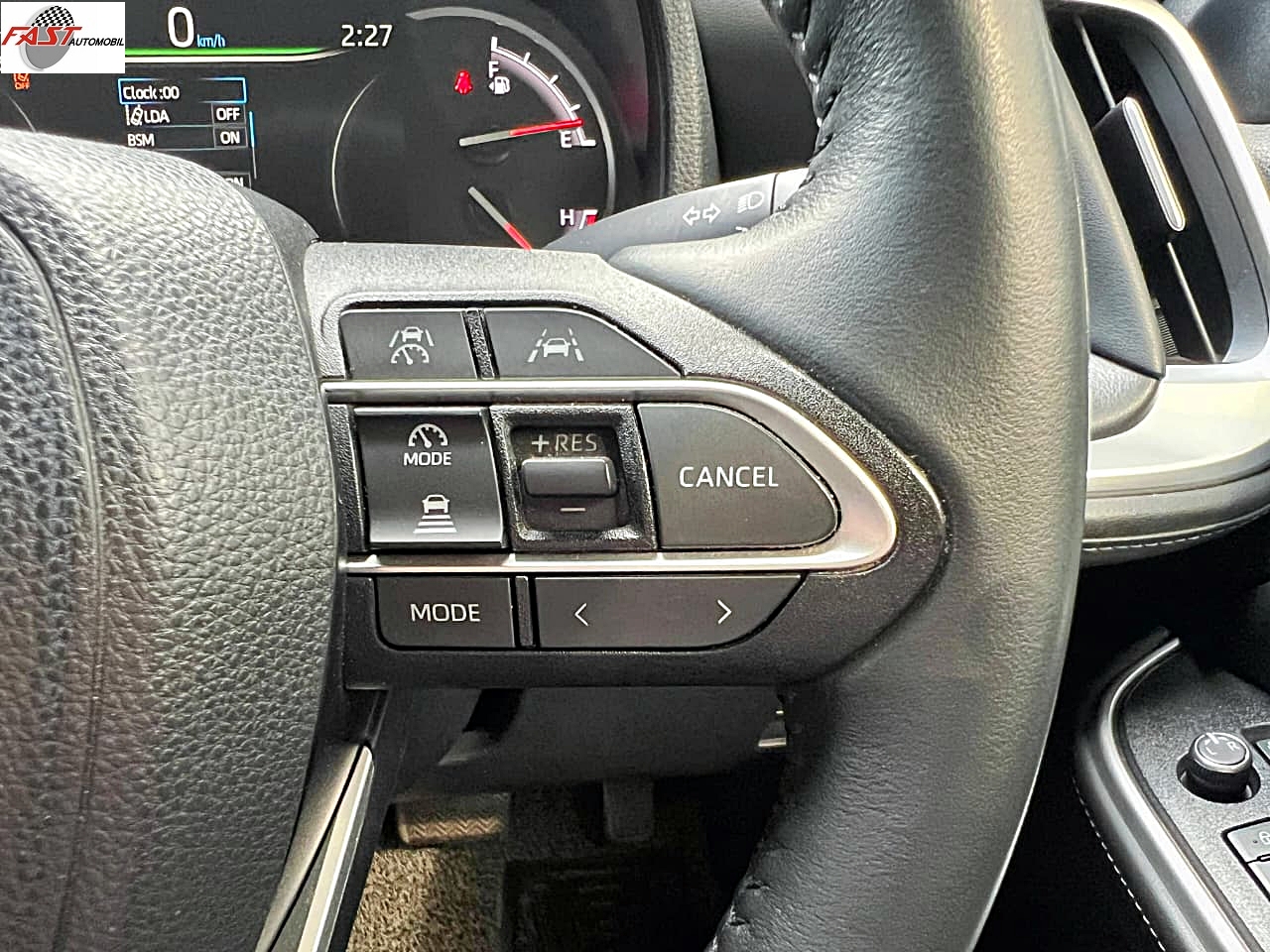 TOYOTA VOXY 2022 HITAM KM 52RB B 1670 NIQ 21