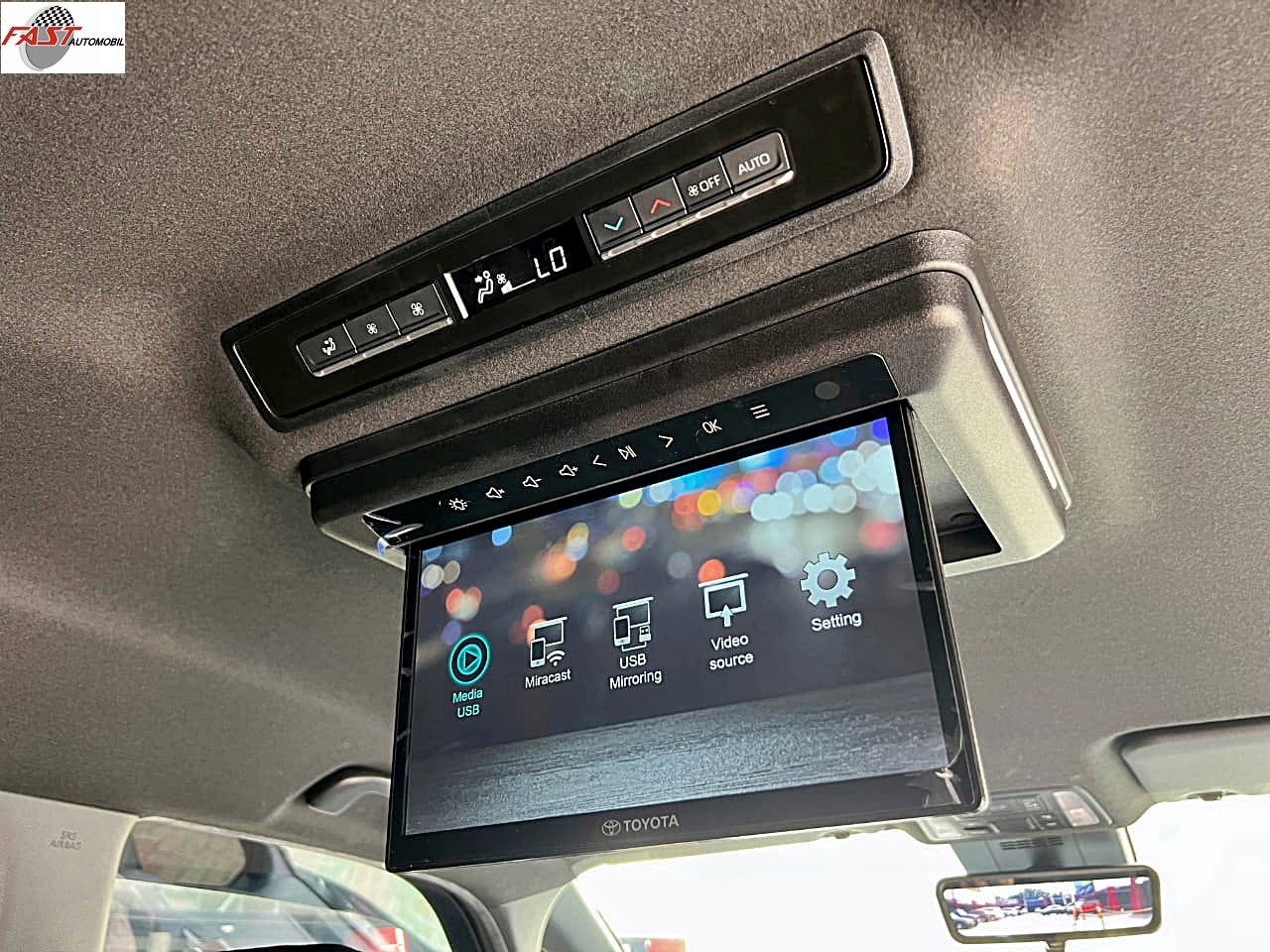 TOYOTA VOXY 2022 HITAM KM 52RB B 1670 NIQ 25