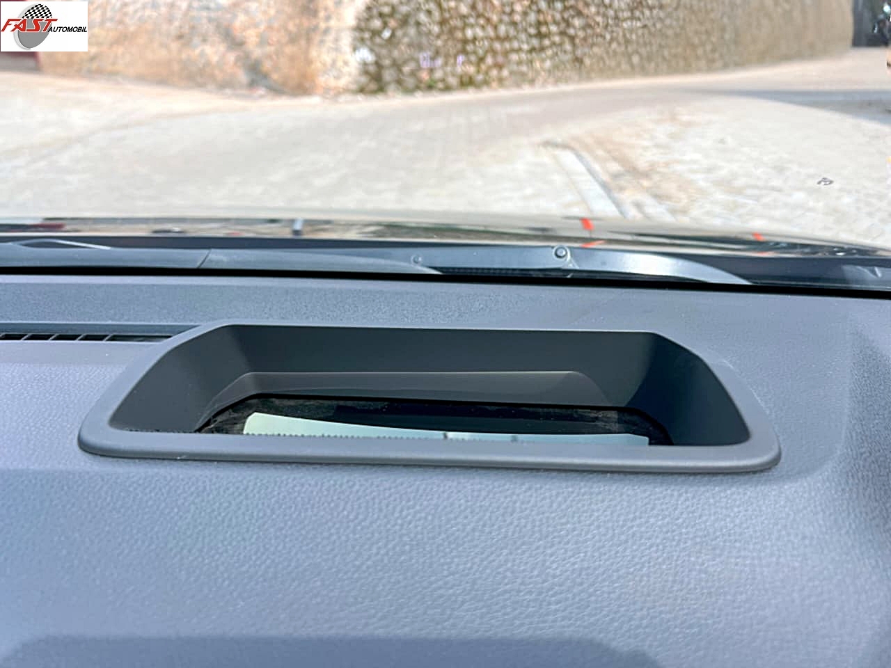 TOYOTA VOXY 2022 HITAM KM 52RB B 1670 NIQ 27A