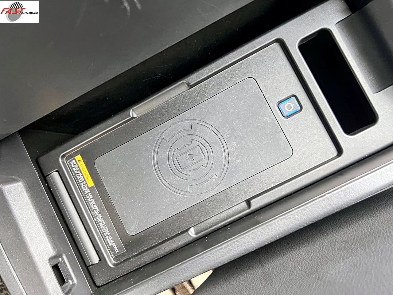 TOYOTA VOXY 2022 HITAM KM 52RB B 1670 NIQ 29