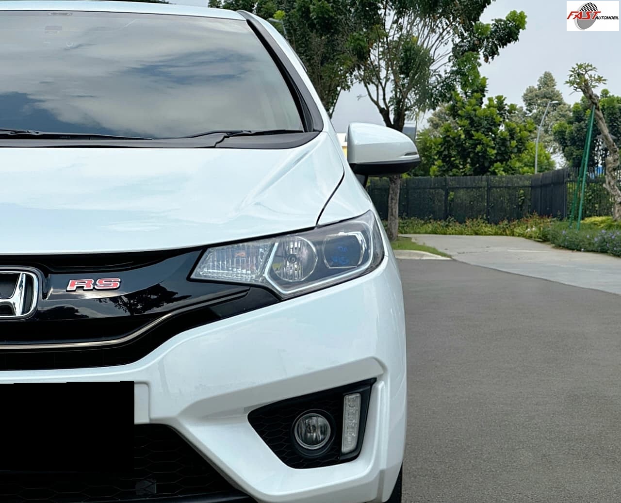 10 HONDA JAZZ RS 2015 PUTIH B 2972 BFK