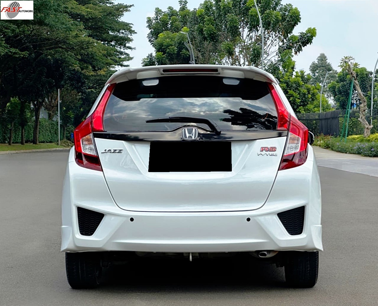13 HONDA JAZZ RS 2015 PUTIH B 2972 BFK