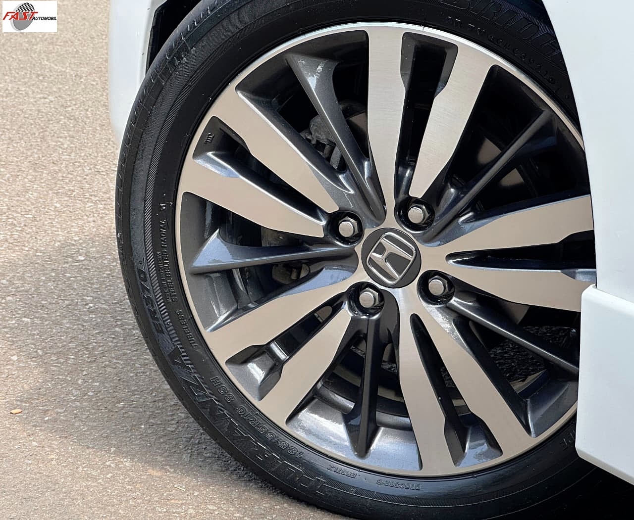 16 HONDA JAZZ RS 2015 PUTIH B 2972 BFK