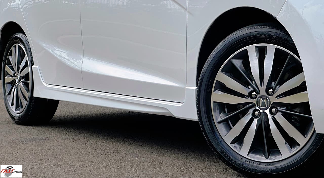 17 HONDA JAZZ RS 2015 PUTIH B 2972 BFK