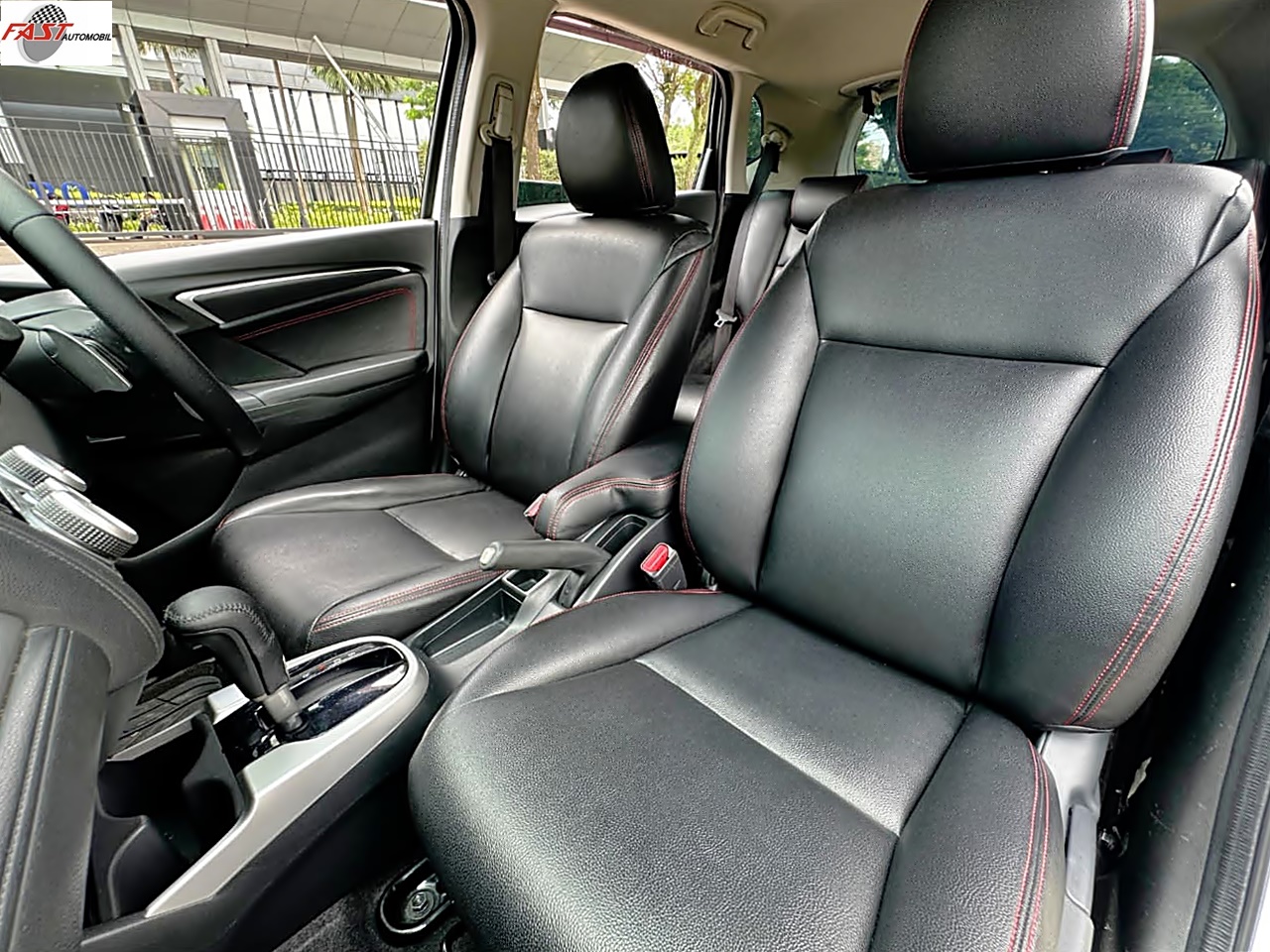 18 HONDA JAZZ RS 2015 PUTIH B 2972 BFK