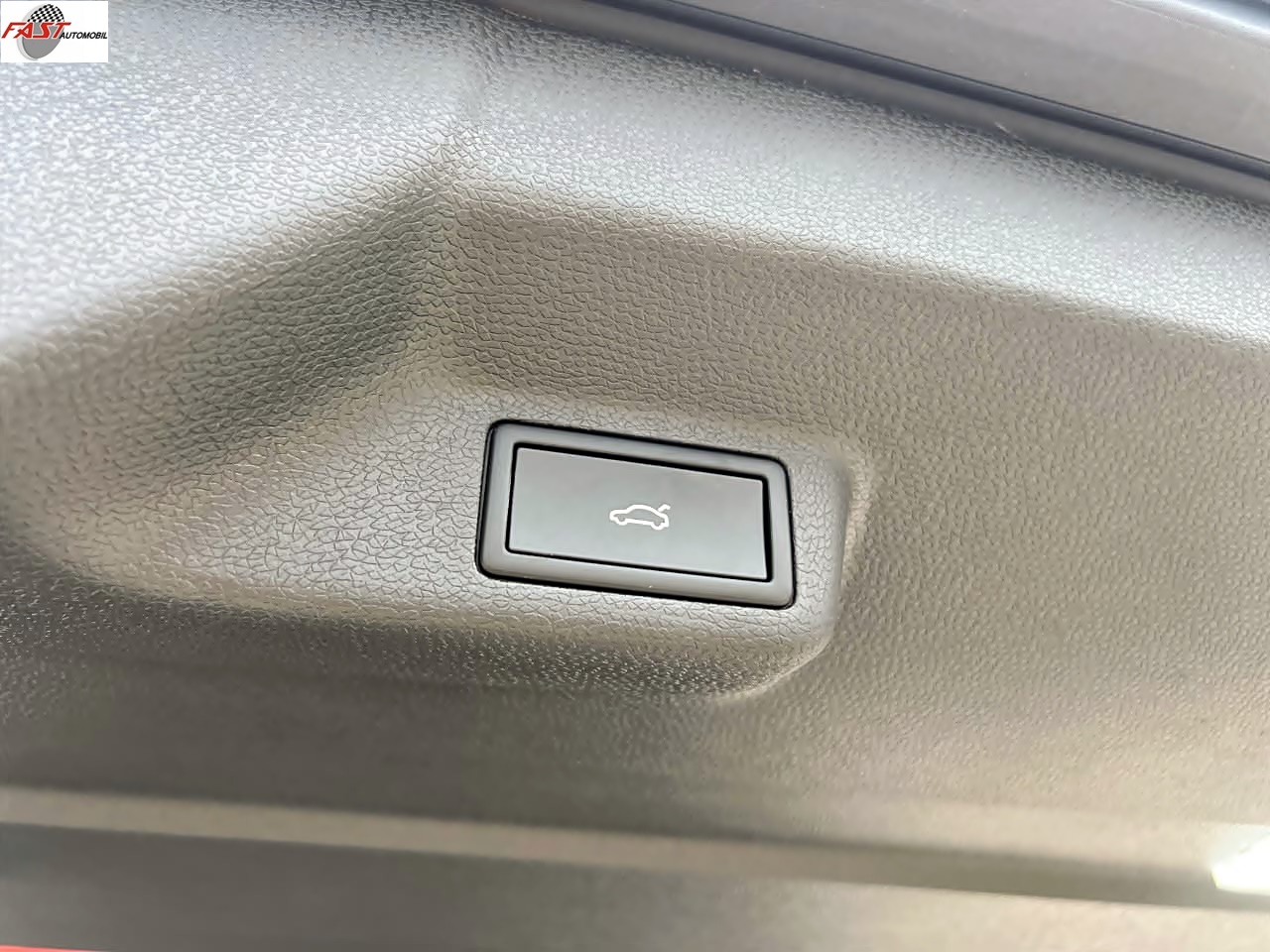 18 VOLKSWAGEN ID BUZZ LWB 20252026 KM.968 PERAK B 8 LUE