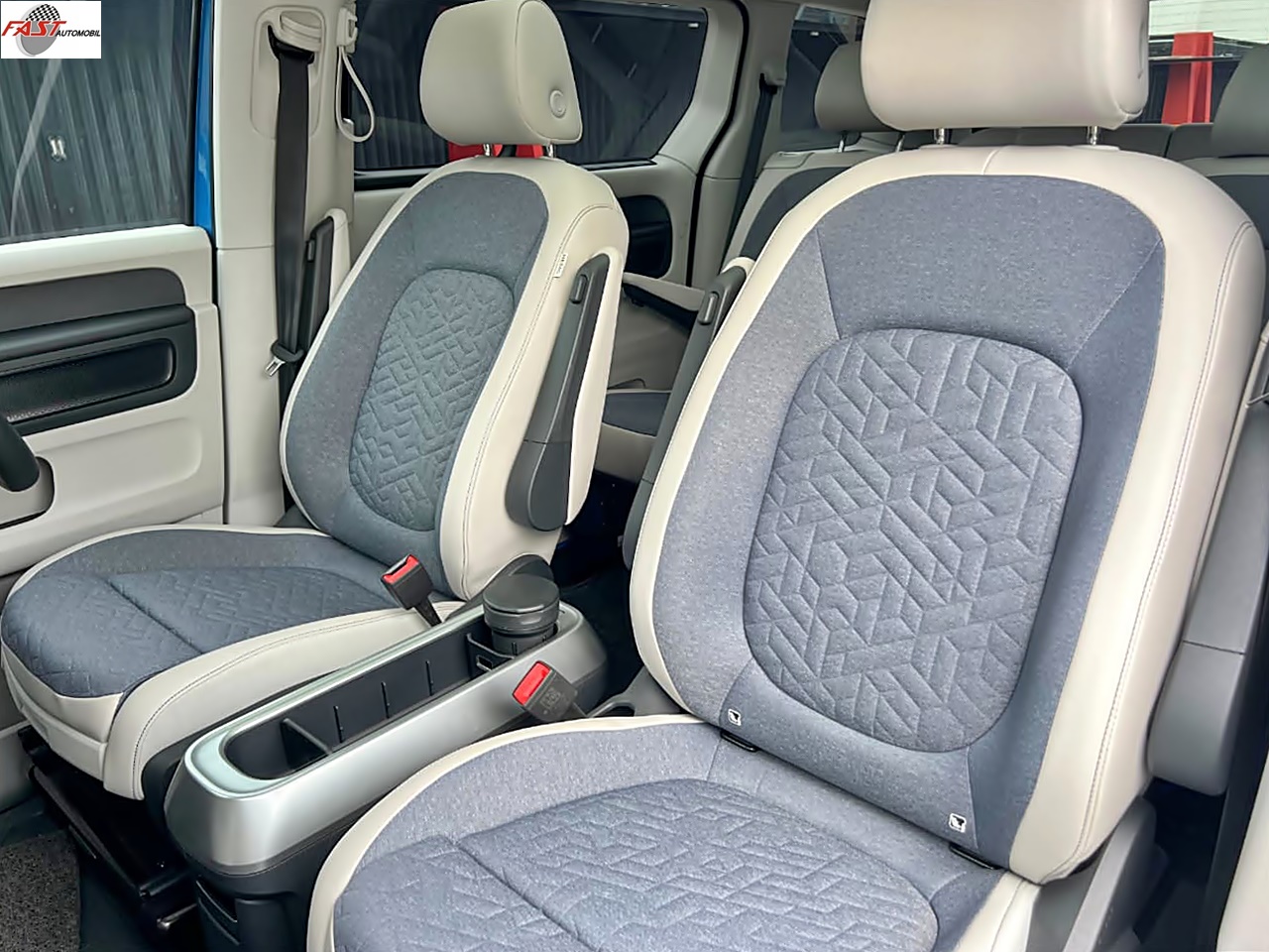 19 VOLKSWAGEN ID BUZZ LWB 20252026 KM.968 PERAK B 8 LUE