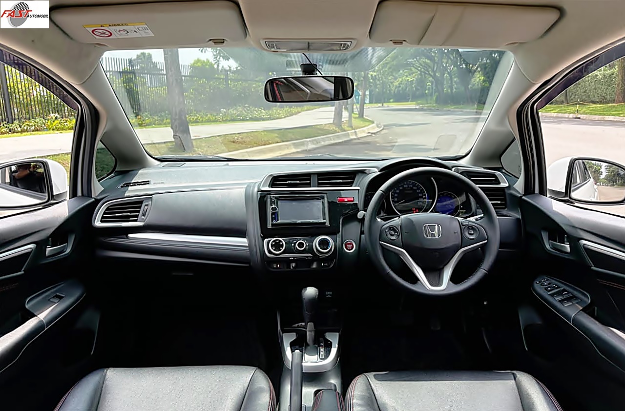 20 HONDA JAZZ RS 2015 PUTIH B 2972 BFK