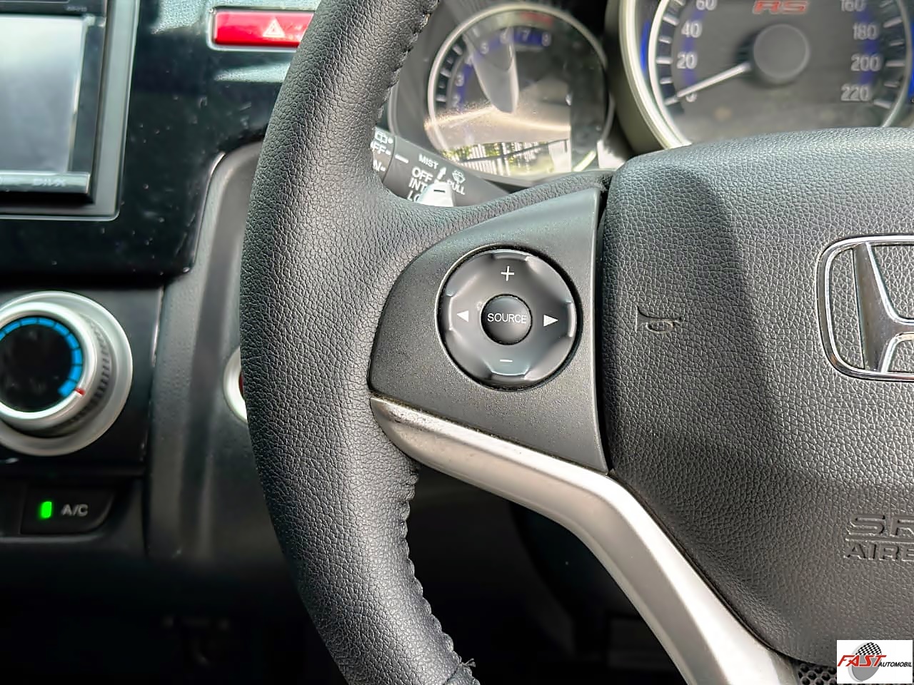 23 HONDA JAZZ RS 2015 PUTIH B 2972 BFK