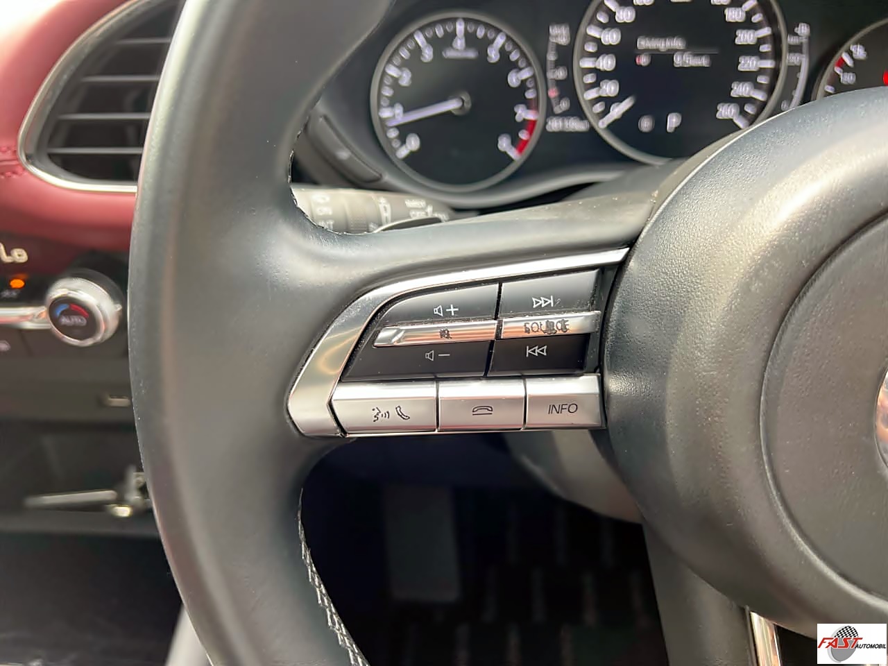 23 MAZDA 3 2020 HATCHBACK SUNROOF LOW KM.28RB MERAH B 1944 WZX