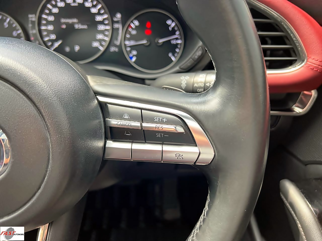 24 MAZDA 3 2020 HATCHBACK SUNROOF LOW KM.28RB MERAH B 1944 WZX