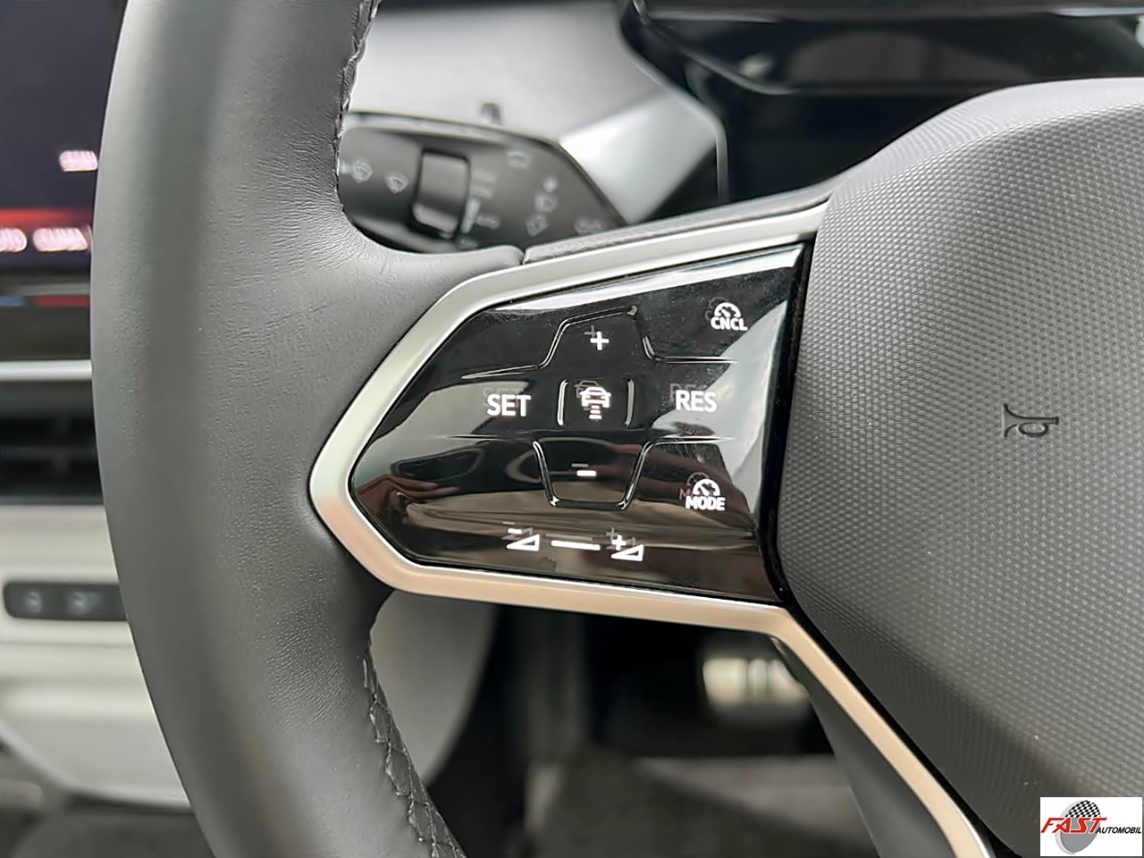 24 VOLKSWAGEN ID BUZZ LWB 20252026 KM.968 PERAK B 8 LUE