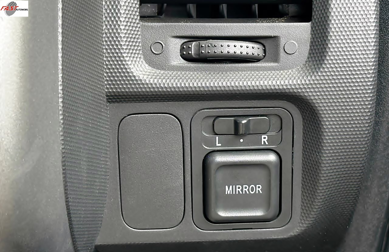 25 HONDA JAZZ 2006 1.5 IDSI FACELIFT MT 2006 SILVER B 2697 EVJ