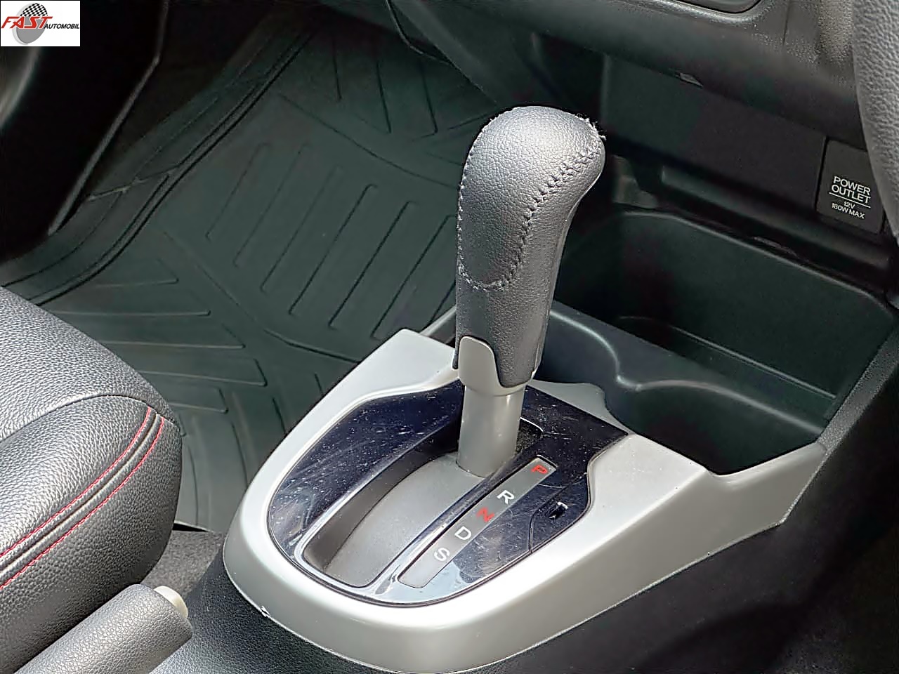 28 HONDA JAZZ RS 2015 PUTIH B 2972 BFK