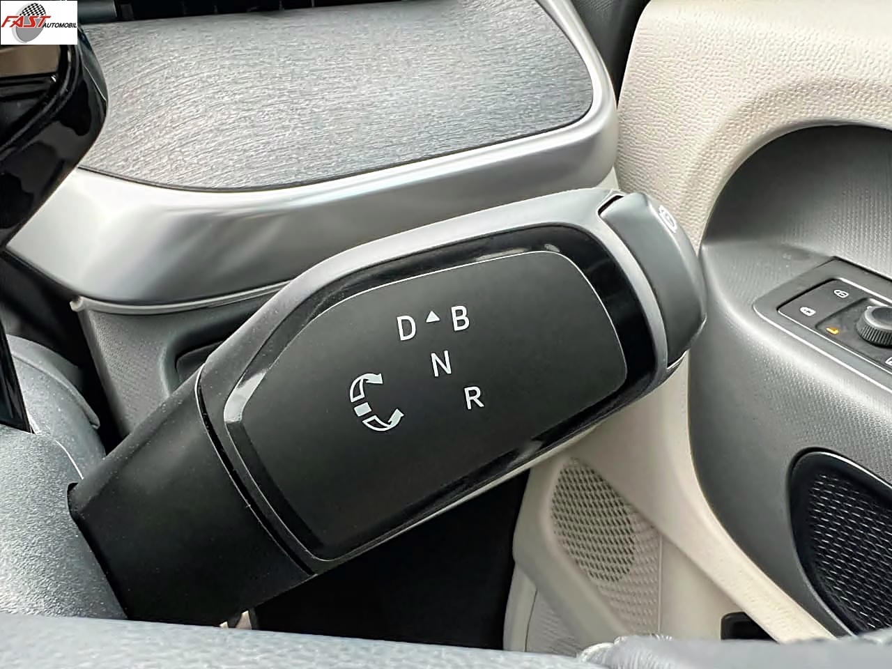 28 VOLKSWAGEN ID BUZZ LWB 20252026 KM.968 PERAK B 8 LUE