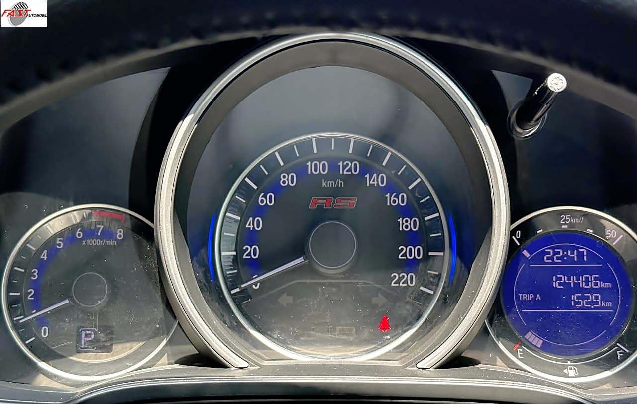 29 HONDA JAZZ RS 2015 PUTIH B 2972 BFK