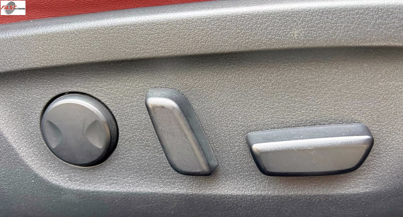 31 MAZDA 3 2020 HATCHBACK SUNROOF LOW KM.28RB MERAH B 1944 WZX