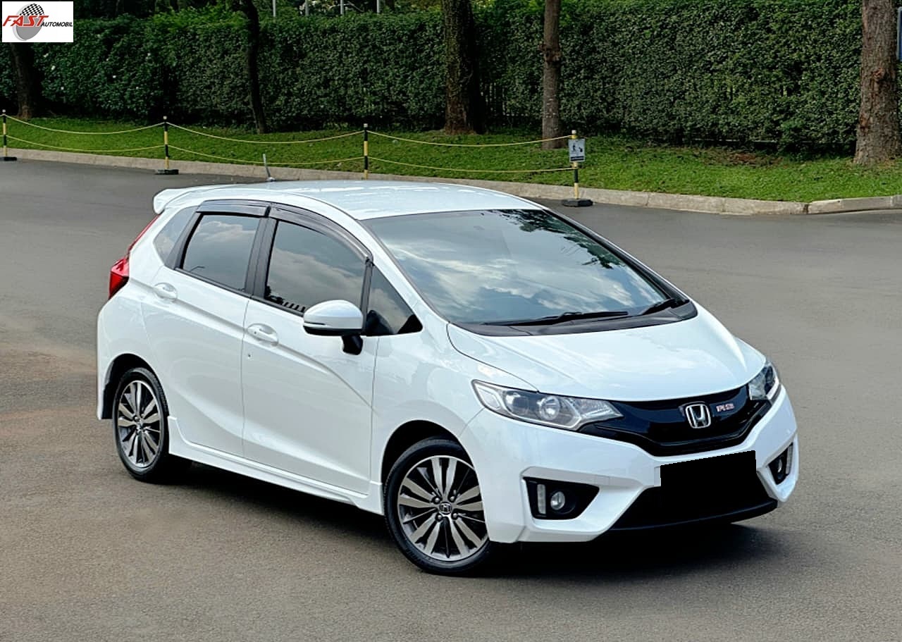 5 HONDA JAZZ RS 2015 PUTIH B 2972 BFK
