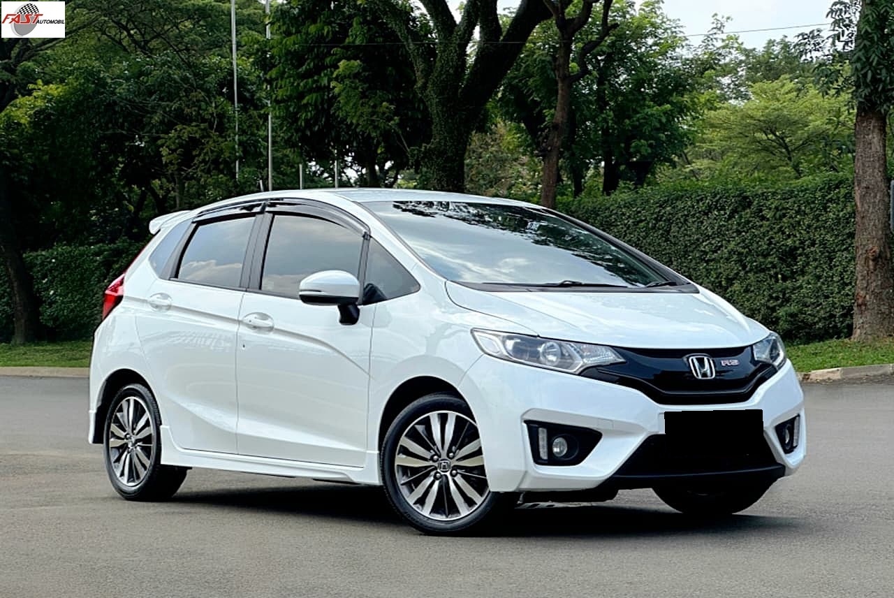 6 HONDA JAZZ RS 2015 PUTIH B 2972 BFK